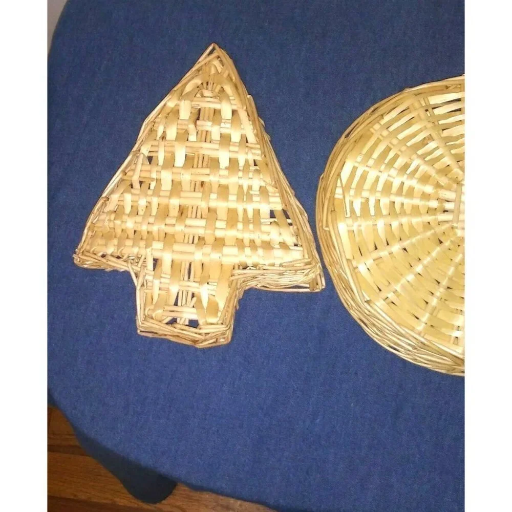 Set of 2 New Wicker Trays/plates Christmas Tree Shaped & Round